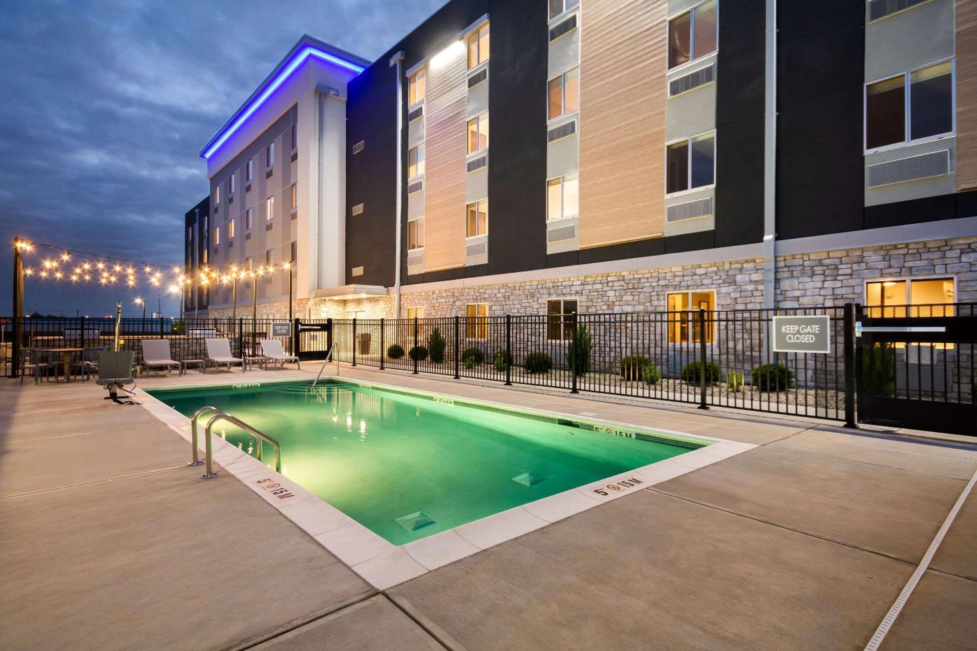 Everhome Suites Lexington - Horse Park Экстерьер фото